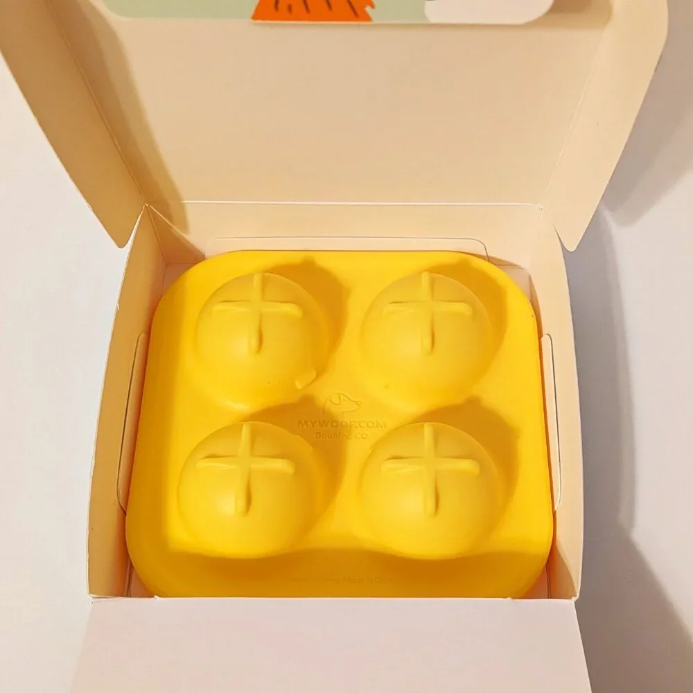 NEW Woof Pupsicle Treat Tray Mold Treat Dispenser Dog Toy Small NEW